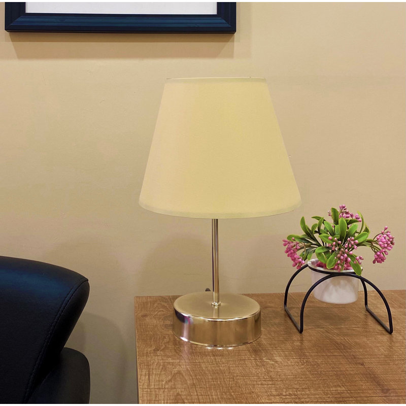Lampe de table élégante avec pied en métal, crème et argent, 14,2 po x 8,5 po | Abat-jour en polypropylène, hauteur totale 36 po, câble 59 po | Douille E27, 40 W maximum, certifié CE | Parfait pour les décorations glamour, scandinaves et champêtres