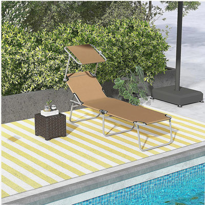 Chaise longue d'extérieur Outsunny, chaise longue pliante réglable, chaise de bronzage avec pare-soleil pour la plage, le camping, la randonnée, la cour arrière, brun clair