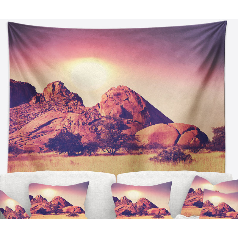 Tapisserie paysage de montagnes Rocheuses et de prairies en Afrique, H 68 po x l 80 po