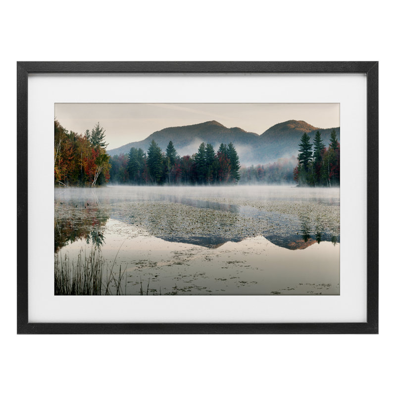 «Fall Foliage Circling Lake», reproduction encadrée sous verre, conception de Shelley Lake, H 14 po x l 20 po