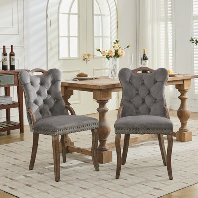 Chaise de salle à manger avec garniture touffetée à la main