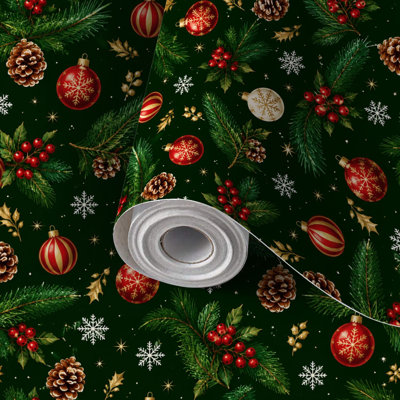 Papier peint adhésif décoratif à motifs de sapin de Noël, branches de pin rouges, houx et flocons de neige. Facile à installer et à retirer. Idéal pour les locataires, à utiliser soi-même pour décorer une chambre, un salon, une cuisine ou une salle de bain. Parfait pour un mur d'accent.