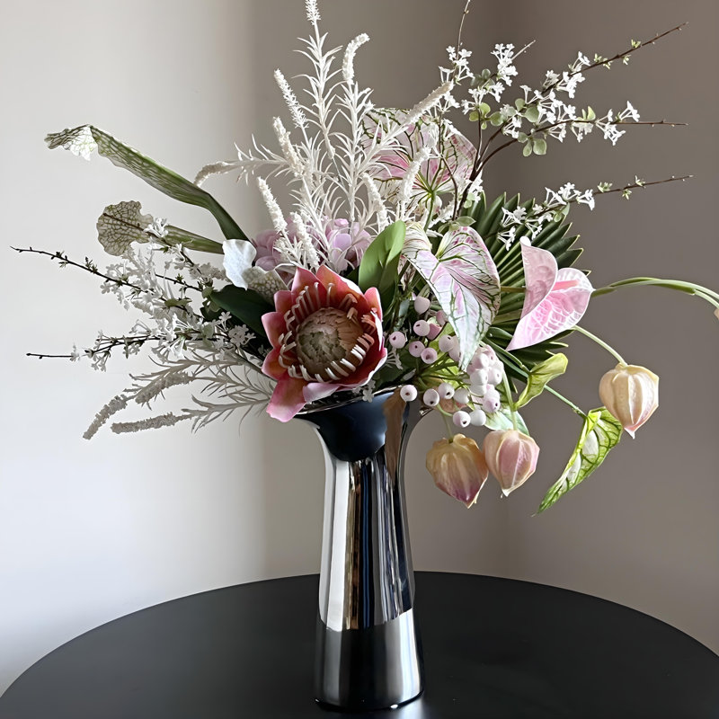 Ornements de fleurs simulées