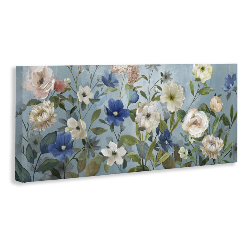 «Mixed Garden Blooms on Blue», art mural par Nan, H 10 po x l 24 po