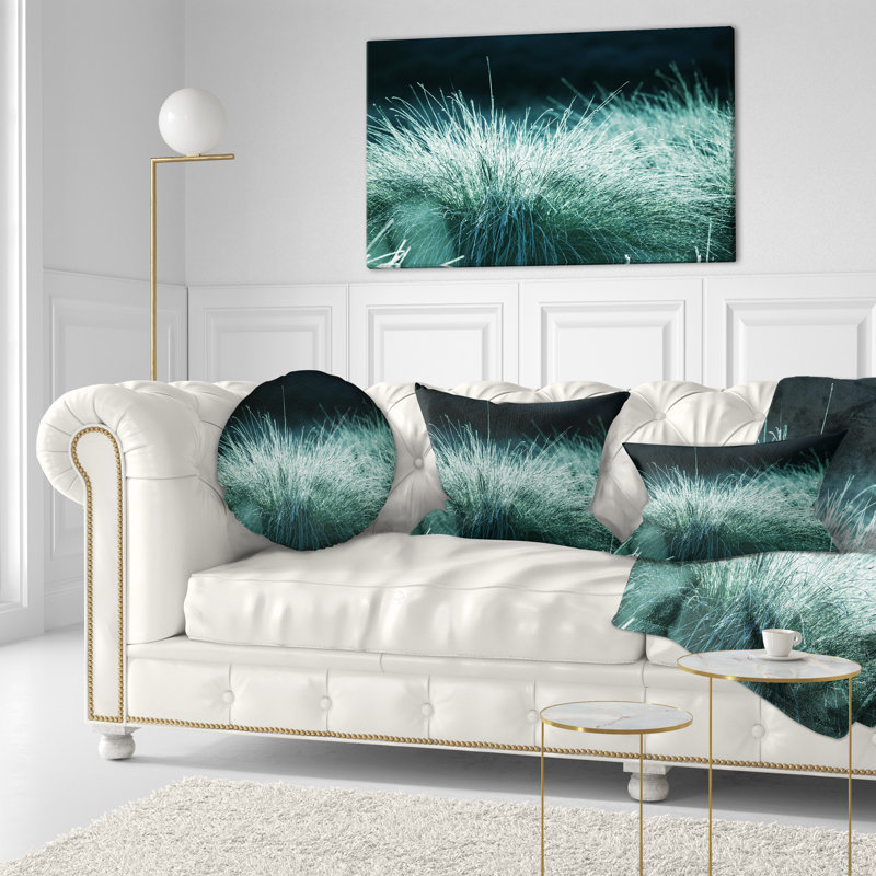 Coussin décoratif Wet Green Grass in Downpour