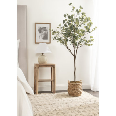 Faux eucalyptus Argueta avec panier tissé Livia