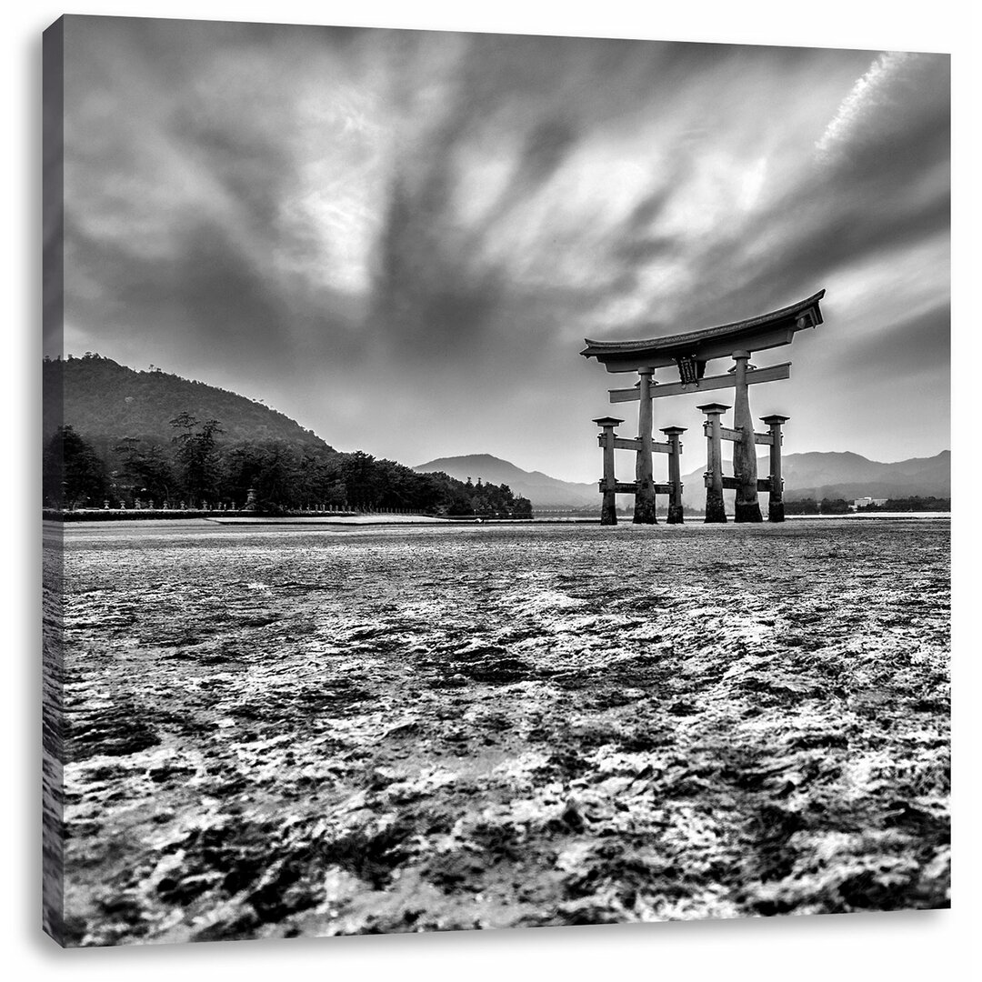 Leinwandbild Torii in Hiroshima Japan