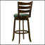 Chaise de bar pivotante en bois vert Fenster Hunter, alliant élégance, confort et durabilité pour les bars modernes