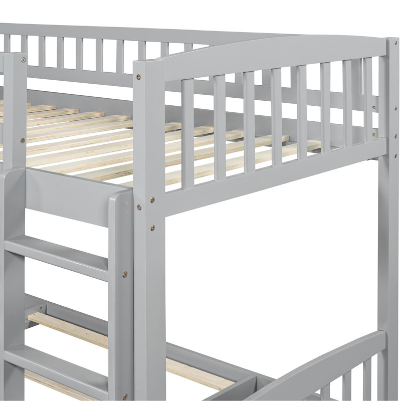 Le lit simple au-dessus d'un lit superposé, gris - confortable et élégant pour la décoration de la chambre à coucher ajoute du caractère à