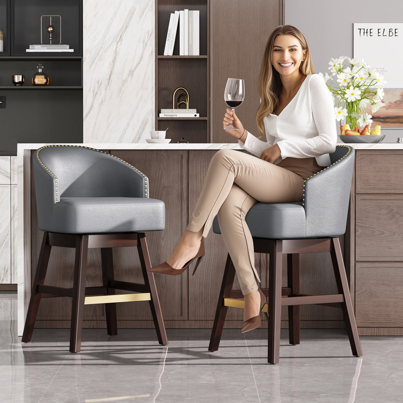 Tabouret de comptoir pivotant en similicuir de 26,4 po avec pieds en bois massif, Bleu gris
