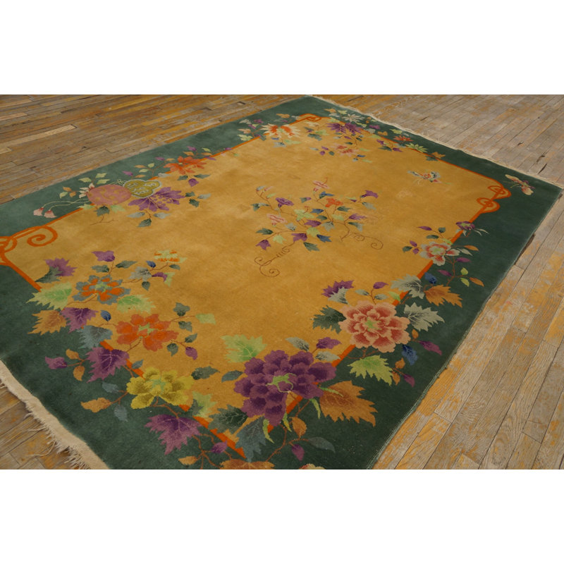 Tapis décoratif clair de couleur or jaune clair