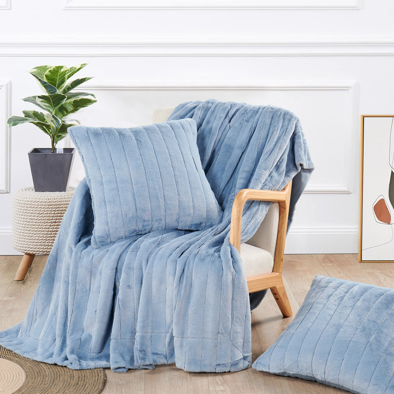 Jeté en fausse fourrure Luxury, Bleu Ashley, 60 po x 80 po