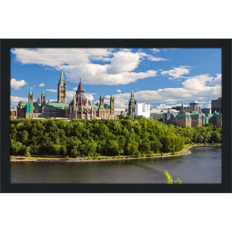 «Oh Canada», reproduction de photo encadrée, H 21,5 po x l 27,5 po x P 0,75 po, Cadre espresso