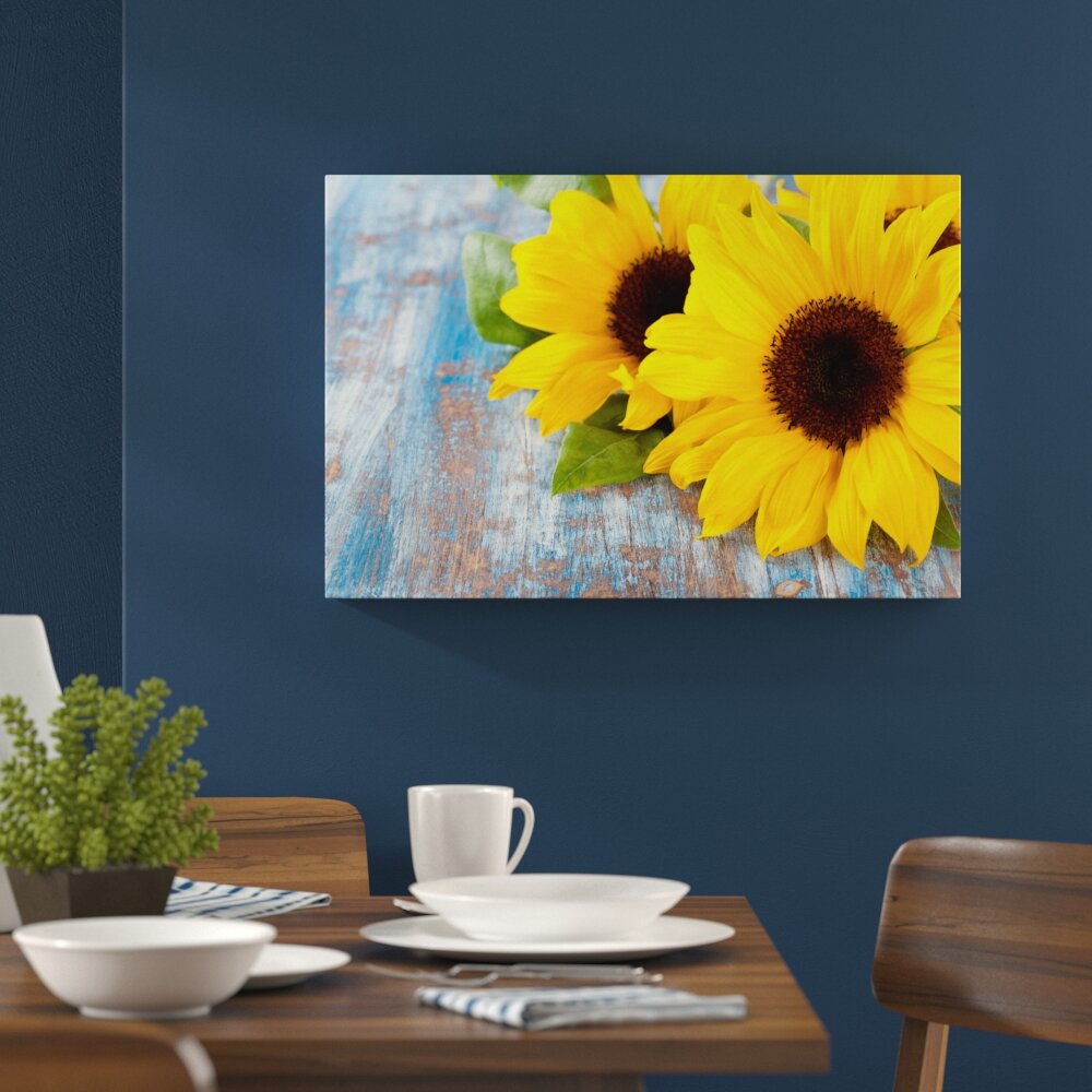 Leinwandbild „Sonnenblumen auf altem Holztisch", Fotodruck