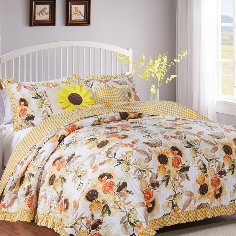 Somerset Sunflower Checkered Reversible Quilt Set with ruffle trim, King Quilt + 2 King Shams