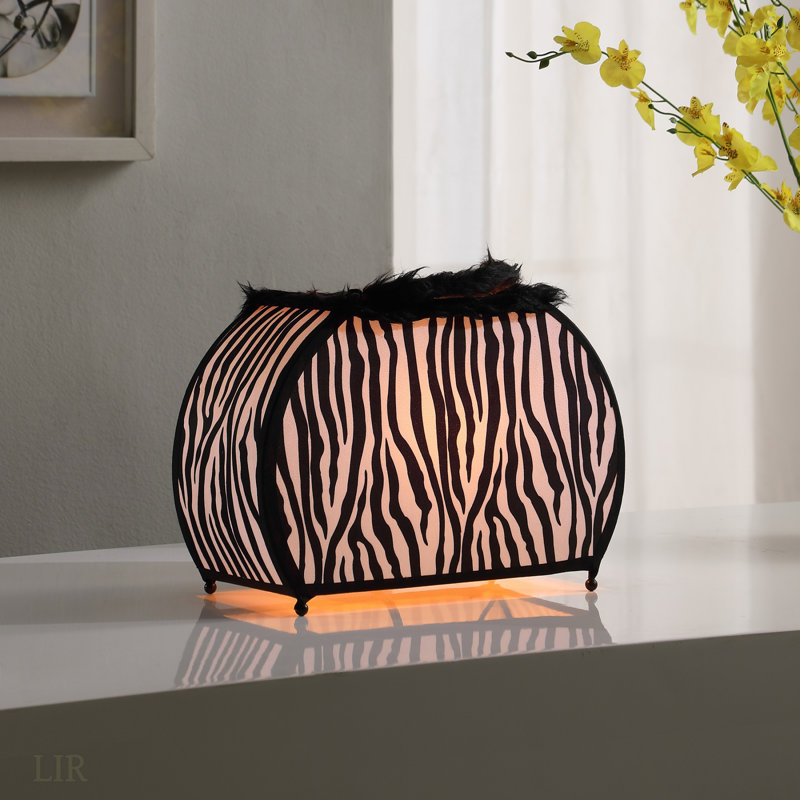 Sac à main 11,75 "avec imprimé zébré et lampe de table noire à poignée artificielle 110-120V. Le cordon noir mesure L 62", lampe de table