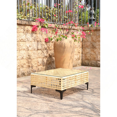 Table basse d'extérieur avec plateau en verre trempé, table de patio en osier tissé à la main avec structure en métal, table basse en rotin toutes saisons pour meubles de patio, balcon, cour ou jardin