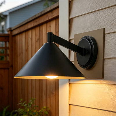 1 - Light Outdoor Wall Light