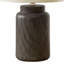 Lampe de table Rumi avec détails de grain, base en résine brune, abat-jour tambour ivoire-117054310