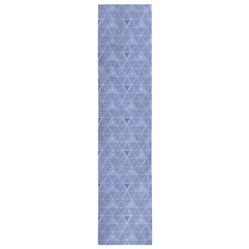 Chemin de table à triangles dessinés à la main Classic, 16 po x 72 po, Bleu ciel