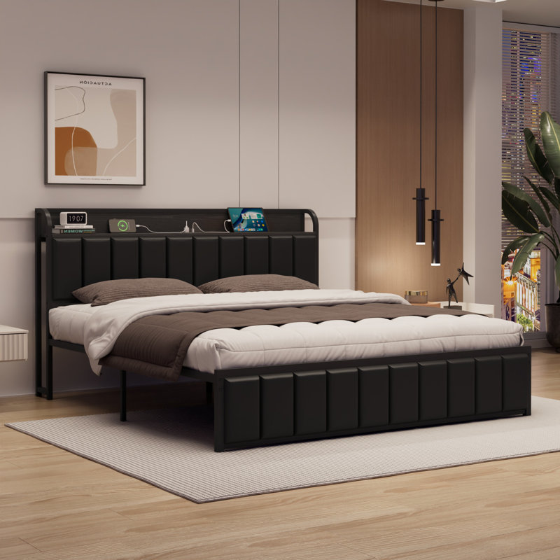 Base de lit double moderne avec tête de lit bibliothèque, lit plateforme tapissier en similicuir noir avec station de charge, sommier à lattes en acier robuste, aucun sommier tapissier requis