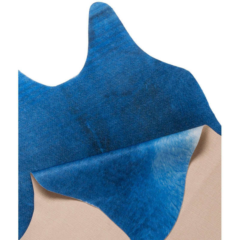 Tapis bleu uni en similicuir Novelty Helmine, Nouveauté 5 pi 3 po x 7 pi 7 po