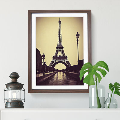 XV1022-4710X Towards The Eiffel Tower - Wall Art