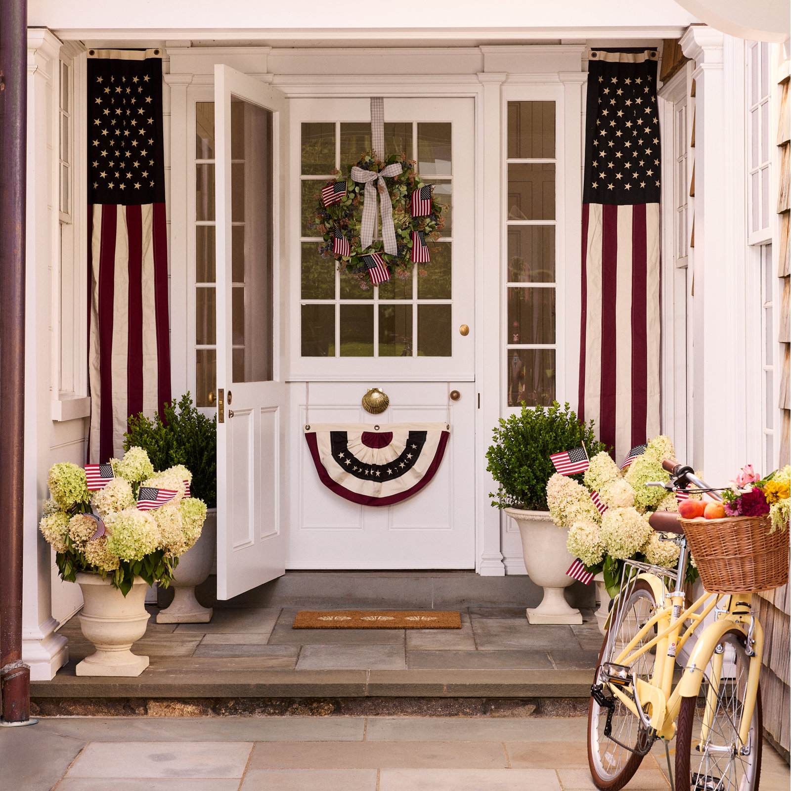 Lucie Seashell Coastal Outdoor Doormat
