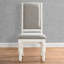 De 2 chaises rembourrées - bois massif, assise et dossier gris, coussin épais, pieds vieillis, style élégant à dossier haut