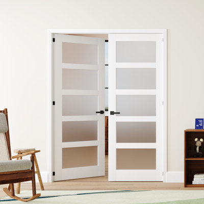Porte intérieure française pré-suspendue en bois blanc à 5 panneaux en verre givré de style moderne, cadre réglable, bois massif et manufacturé avec cadre de porte et poignée
