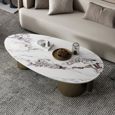 Table basse simple et irrégulière