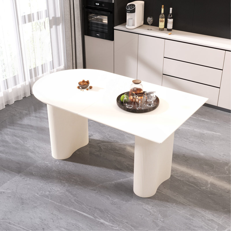 Table de salle à manger 63 po en MDF et table d'appoint irrégulière, table de salle à manger pour 4 à 8 personnes, pieds de table ronds en bois d'ingénierie épais, plateau de table blanc crème épais