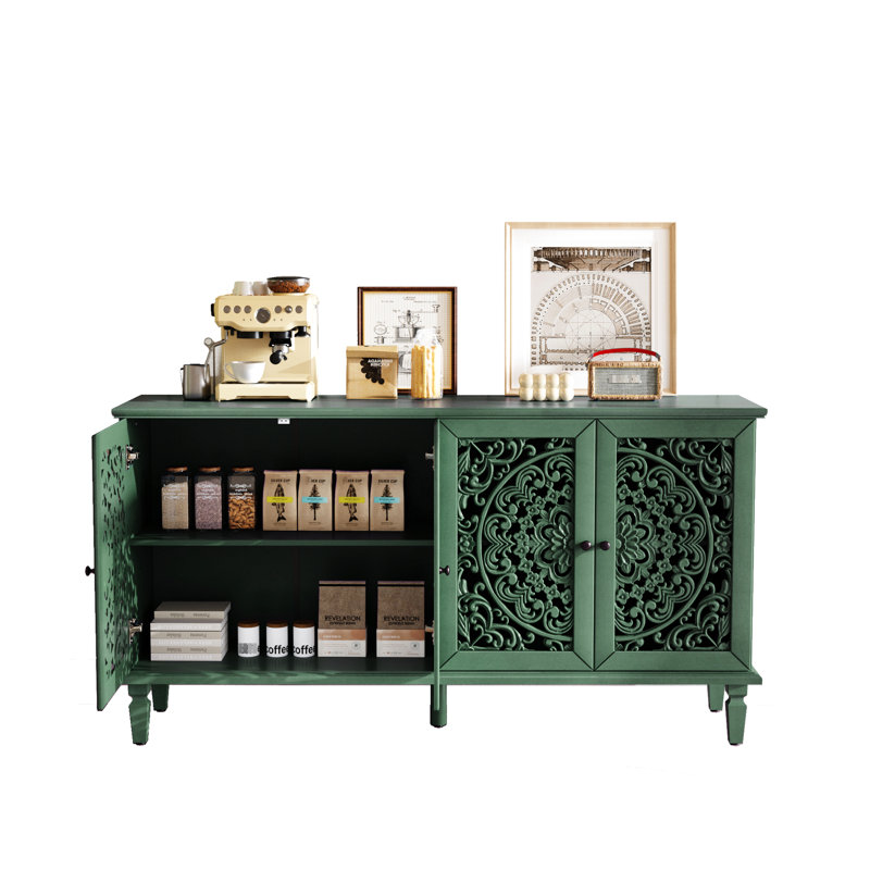 Buffet ancien de 152 cm (60 po) avec sculptures florales ajourées, pieds en bois massif et rangement polyvalent pour un style rustique. Options d'aménagement complexes pour les espaces salon et salle à manger.