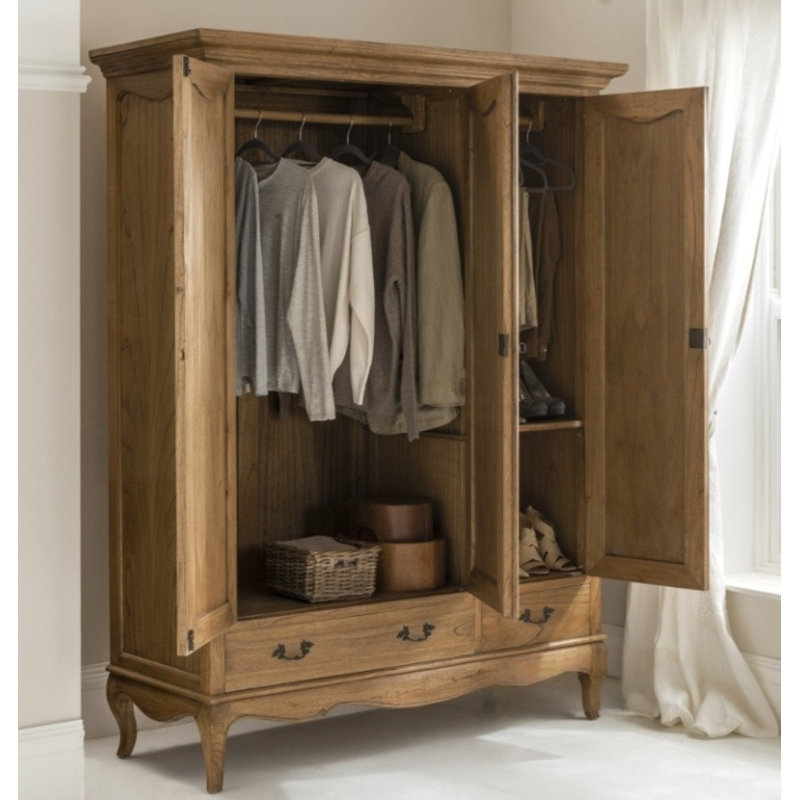 Simple And Luxurious Wardrobe