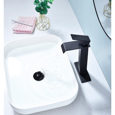 Robinet de lavabo de salle de bain à poignée simple avec bonde escamotable Waterfall