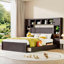 Grand lit en bois massif avec finition brune, rangement intégré et prises de recharge pour une chambre à coucher moderne-481163661