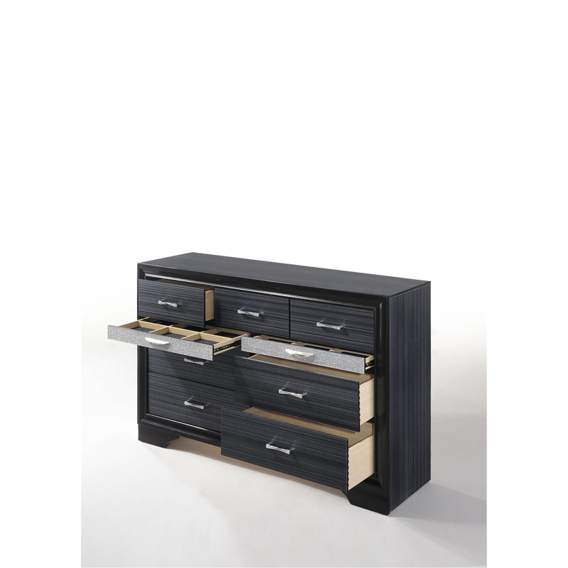 Commode élégante et fonctionnelle pour le rangement de la chambre à coucher organisée
