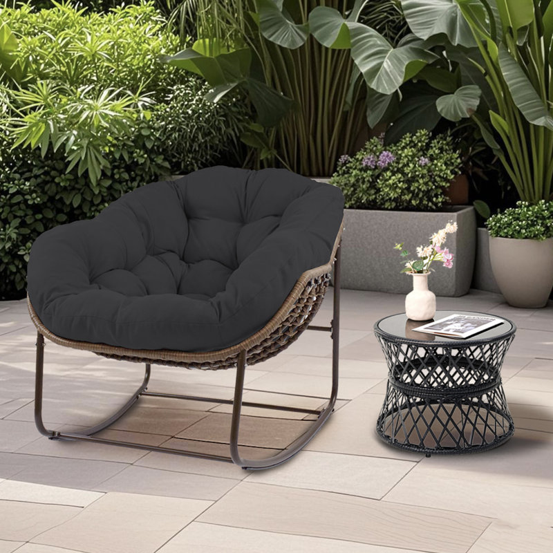Chaise berçante d'extérieur en rotin avec coussins et table basse en rotin Ladena, Gris foncé