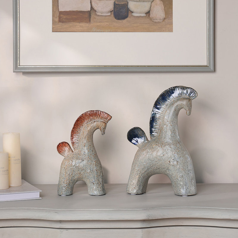 Image d'un cheval en céramique décorative