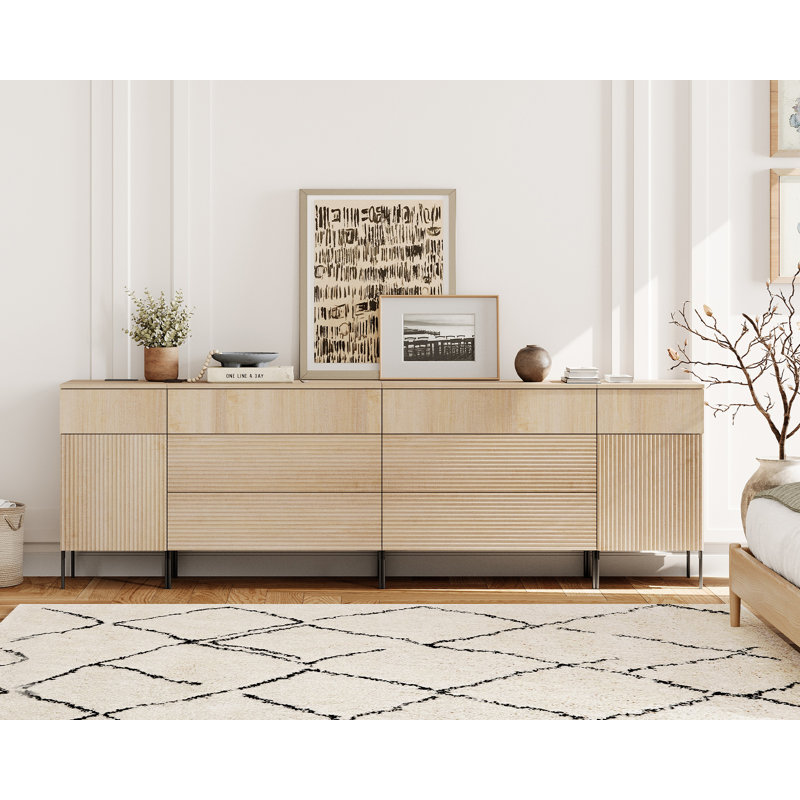 Commode 8 tiroirs 94,5 po en bois avec design Reeded, rangement minimaliste pour la commode, Beige