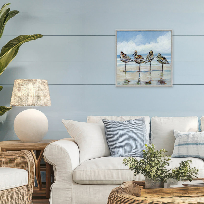 Sandpipers Balancing On Beach, estampe numérique, design par Susan Winget, H 17 po x l 17 po, Giclée de ferme grise encadrée