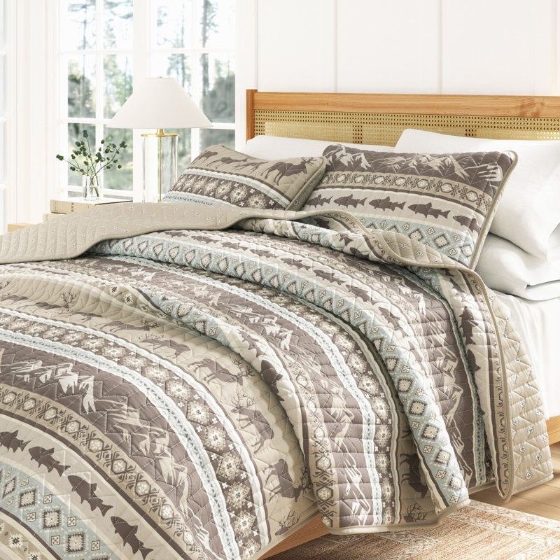 Wildlife Mountainscape Lodge Quilt Set with Shams, Full/Queen Quilt + 2 Shams