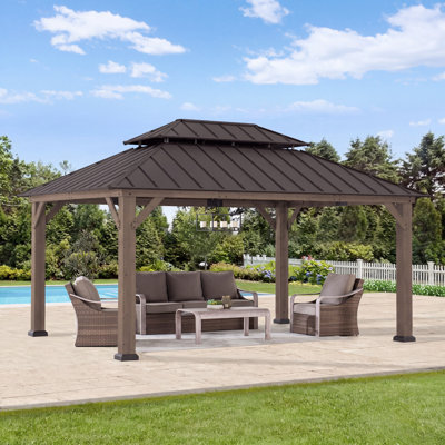 Gazebo Sunjoy extra large de 3,66 m x 4,88 m en bois de cèdre, toit rigide en acier revêtu à 2 niveaux, toit brun foncé pour patio, pelouse et jardin