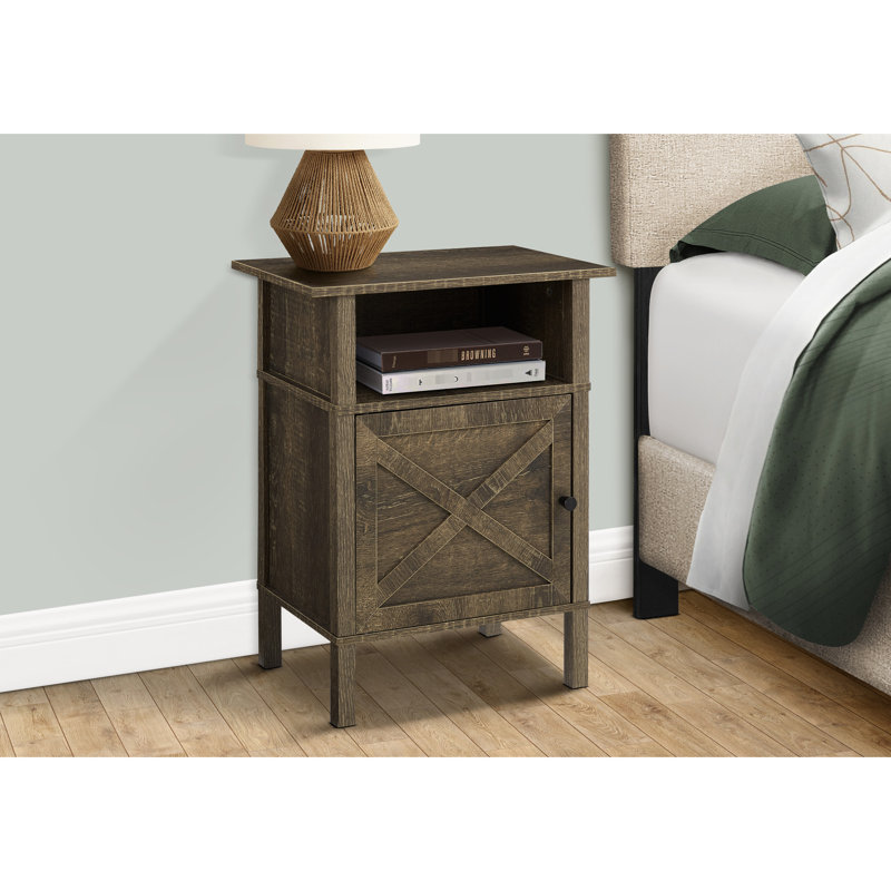 Table d'appoint élégante en stratifié chêne foncé, style transitionnel pour les chambres, avec tablette ouverte et rangement. Meuble de bout en stratifié facile à assembler.