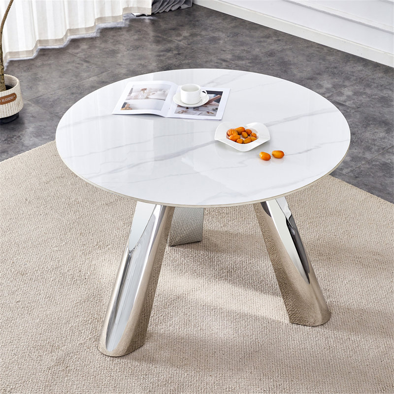 Une table ronde à pieds en acier inoxydable de 42 pouces avec un plateau en marbre convient à une utilisation par quatre ou six personnes