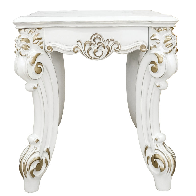 Charmante table carrée perlée antique, pour différentes fonctions, rehausse l'ambiance de la pièce, pieds gracieux à volutes de 26,5 po x 26,5 po, créée avec du peuplier, du placage et de la résine.