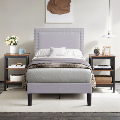 Lit simple tapissier avec 2 tables de chevet - Ensemble de chambre à coucher moderne