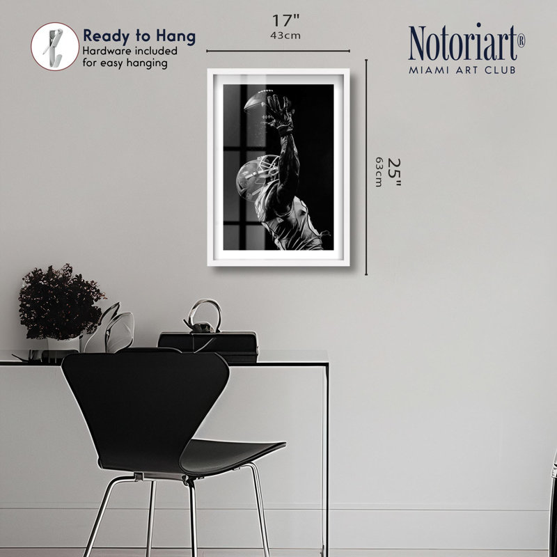 «Football Player Shadowbox Print», impressions encadrées par Notoriart, H 25 po x l 17 po, Blanc