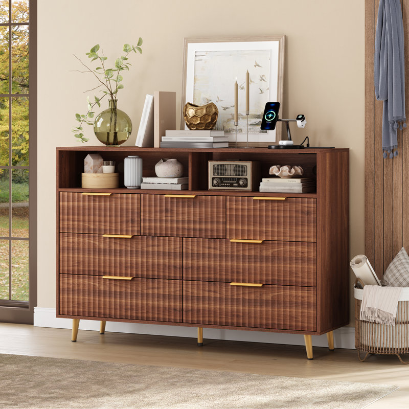 Commode 7 tiroirs pour chambre à coucher, commodes de 53,9 po de largeur - Tiroirs en bois cannelé avec poignée dorée, commode moderne pour le salon, noyer