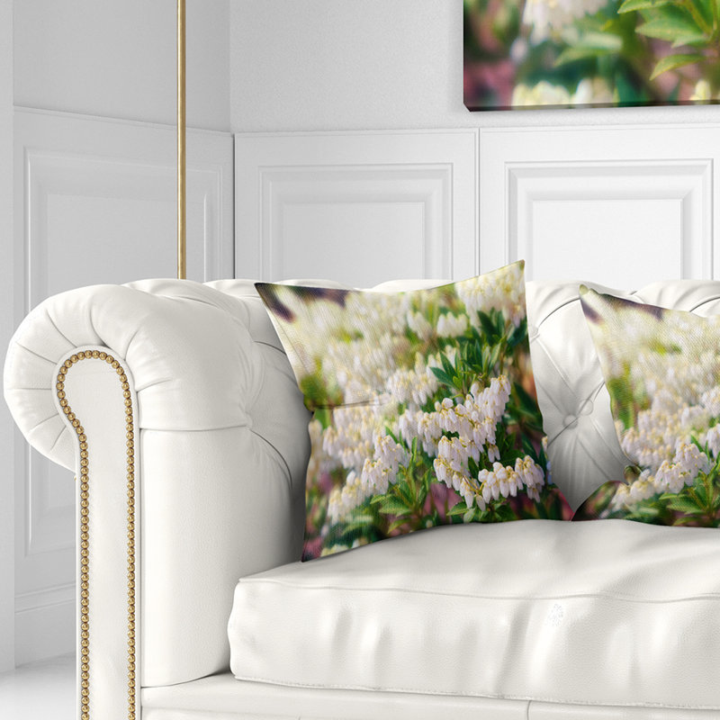 Belles fleurs blanches en fleurs - coussin à imprimé floral, 16 po x 1 po, Coussin décoratif
